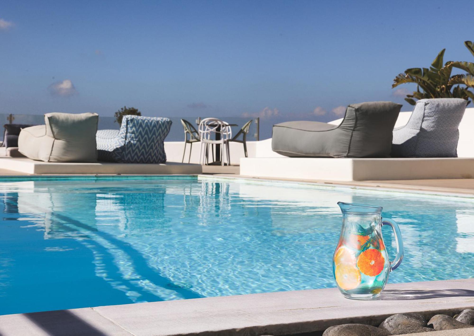 Amity Suites - Adults Only Fira  Bagian luar foto