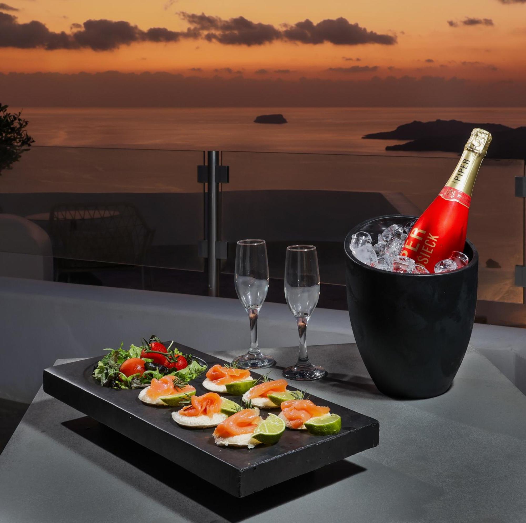 Amity Suites - Adults Only Fira  Bagian luar foto