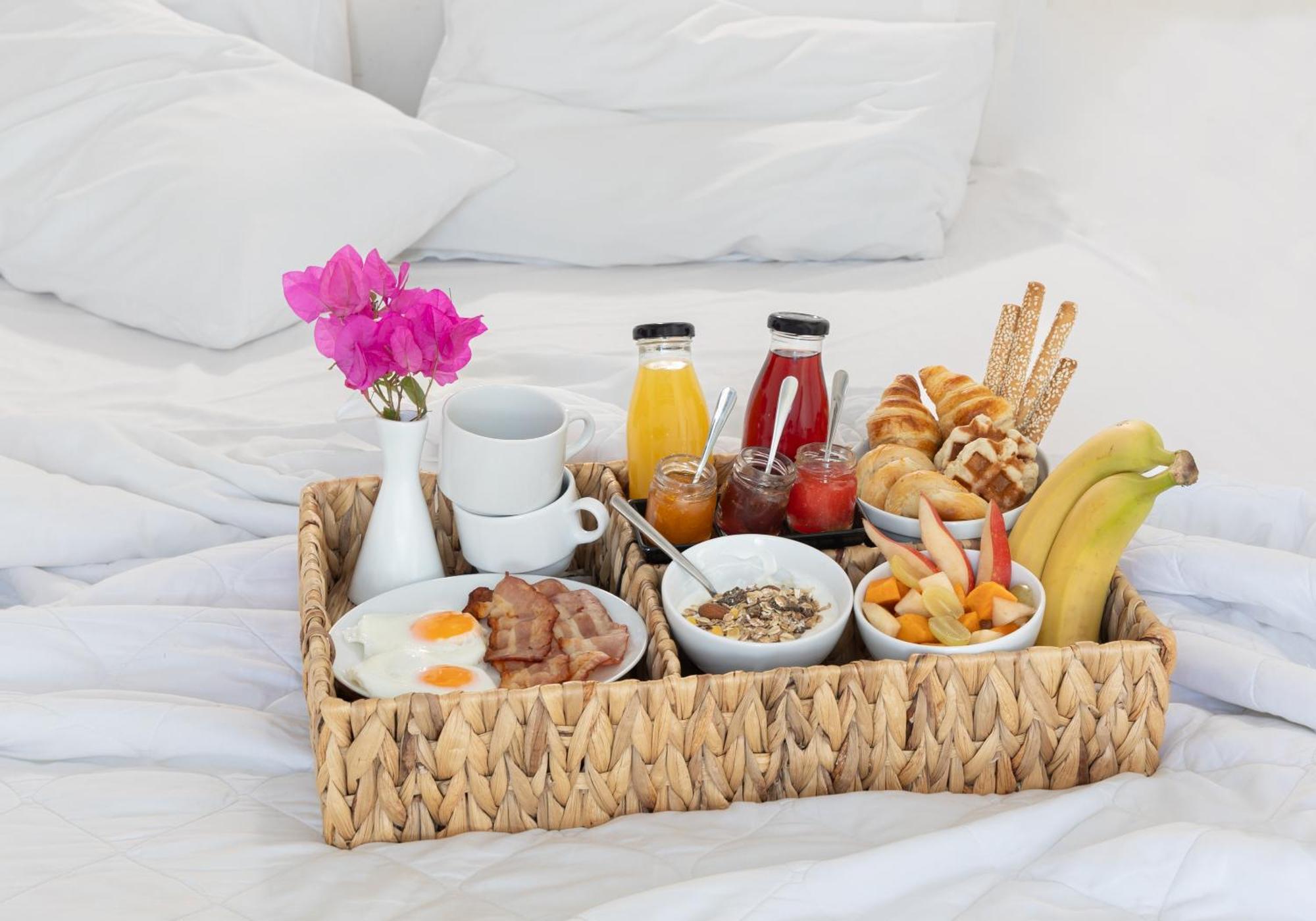 Amity Suites - Adults Only Fira  Bagian luar foto